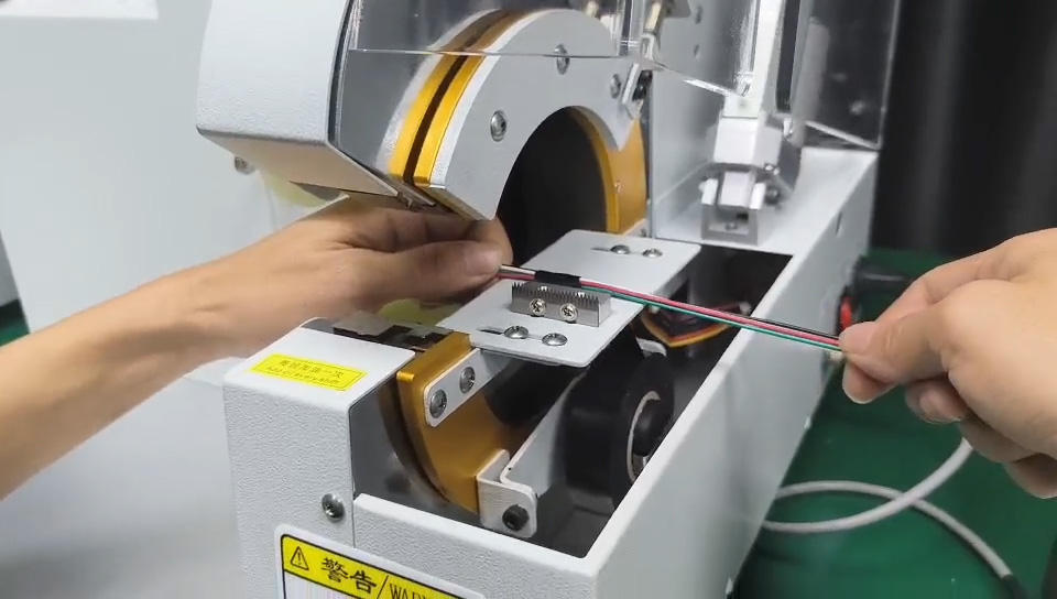 Intelligente PVC-tape wikkelmachine voor lange kabels - Stabiel en consistent wikkelen van kabelbomen