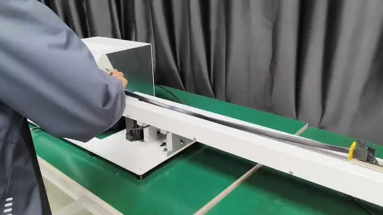 Tapewikkelmachine JW-303KL-1m - Dubbelzijdig draadtrekken met precisie