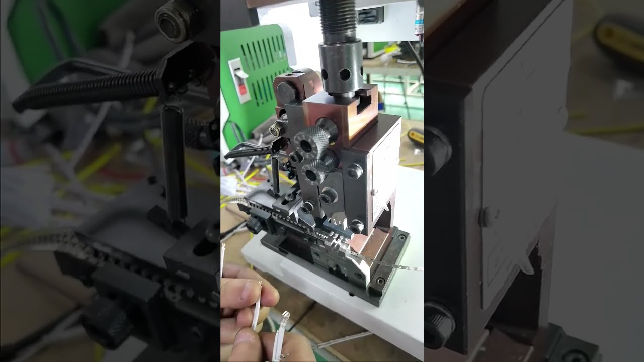 Automatische kabelboomverwerking: direct na knippen en strippen inzetbaar in de #fabriek