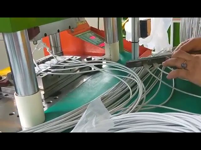 Spuitgietmachine voor USB-kabels: Efficiënte productie in actie
