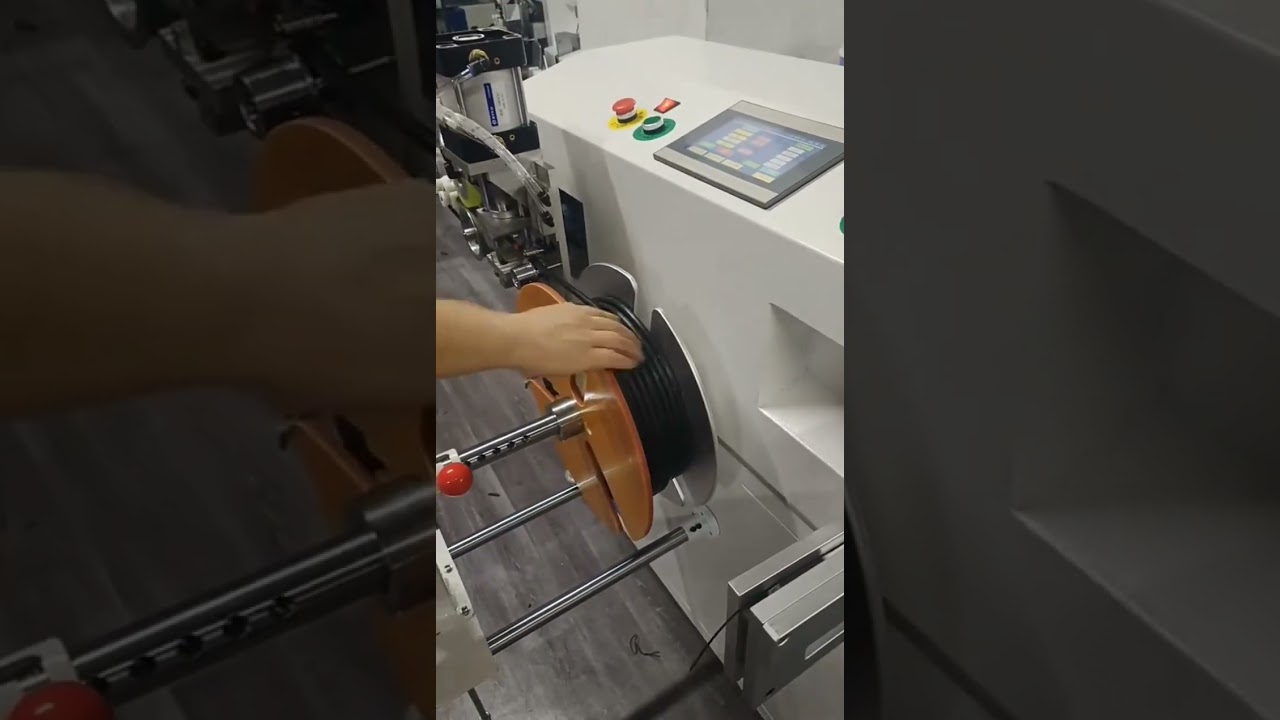 Automatische kabeloprolmachine met meter tellen, traverseren, snijden, binden & oprollen #machine #fabriek