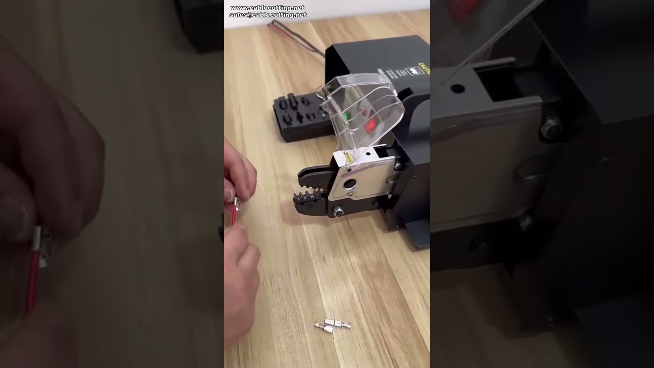 Automatische elektrische krimpmachine voor adereindhulzen en connectoren