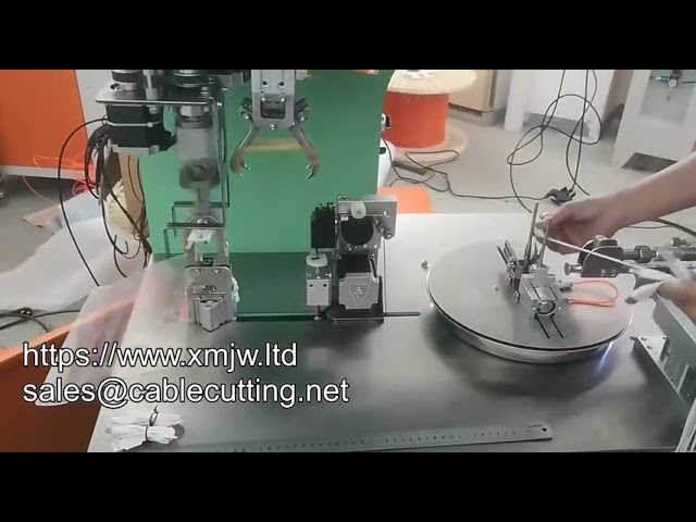 WPM 81 Automatische draad- en slangopwikkel-, tapebind- en labelmachine