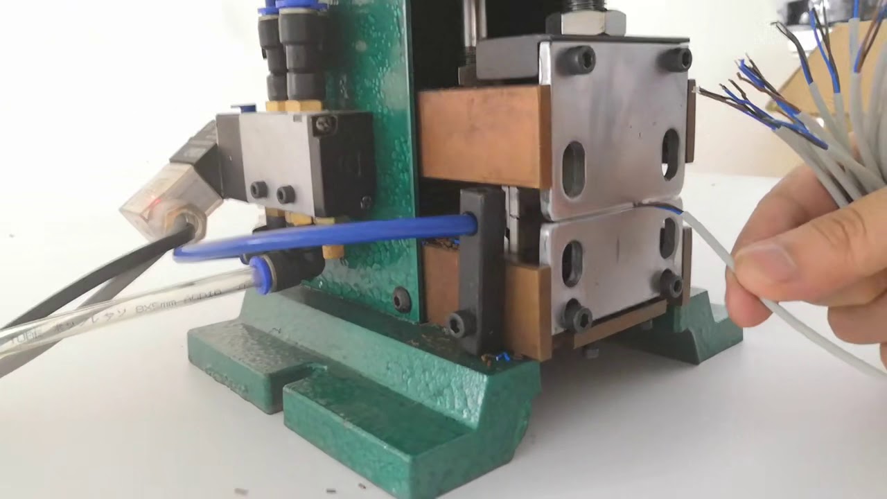 Verticale pneumatische draadstripmachine - Efficiënte industriële precisie