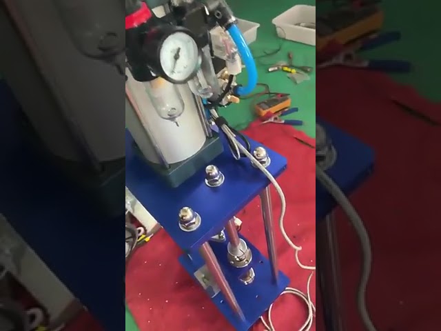 Handmatige & semi-automatische kunststof spuitgietmachine - ideaal voor auto-onderdelen