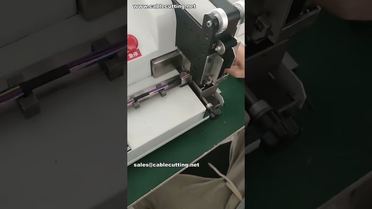 Automatische machine met 30mm brede PVC-tape | Fabriekswerkplaats in actie