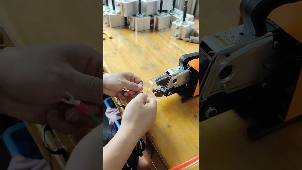 Probleemloos krimpen – Pneumatische terminalkrimpmachine met meerdere matrijzen #fabriek #machine