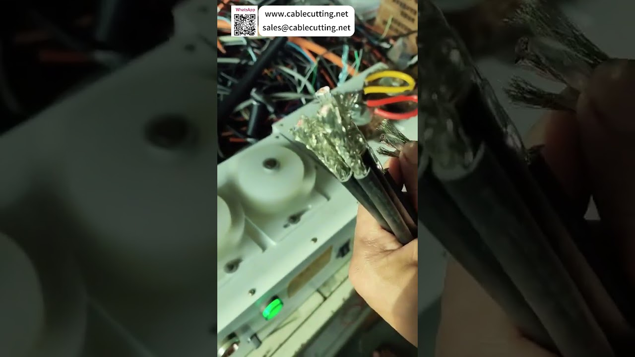 Snelle automatische kabelafschermingsborstel- en snijmachine - Korte versie