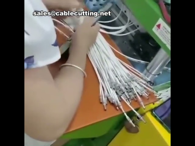 Verticale spuitgietmachine voor het vormen van DC-stekkers en kabels met PVC, TPE, PP en PE materialen