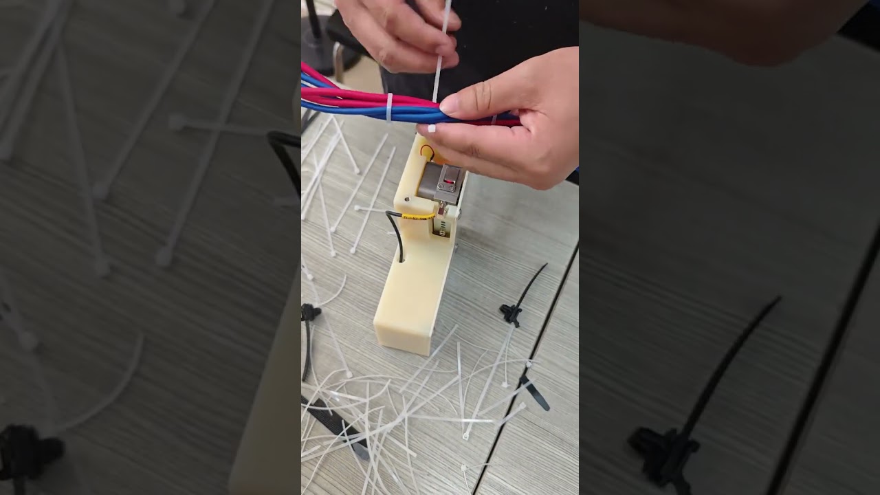 Compact automatisch kabelbindergereedschap voor snel universeel spannen en knippen van alle kabelbomen