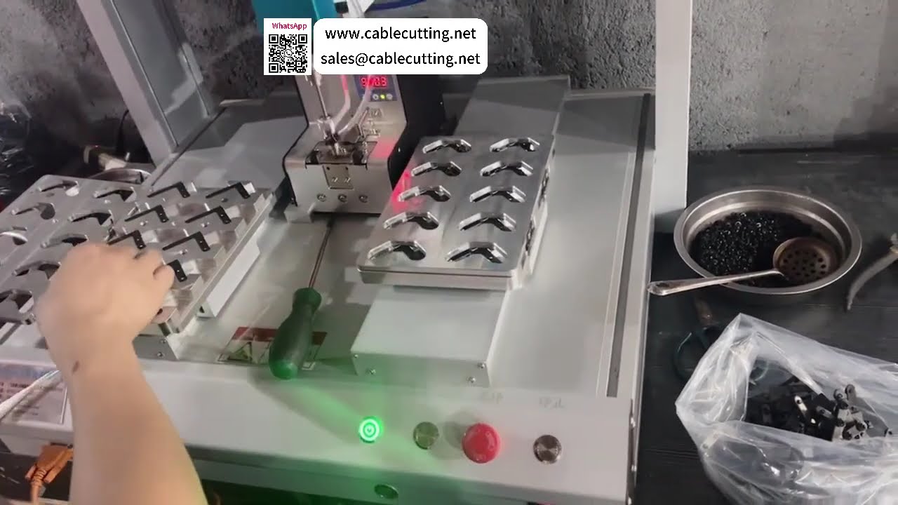 Automatische schroefmachine voor hoekverbinders — Schroeven in elke framerhoek