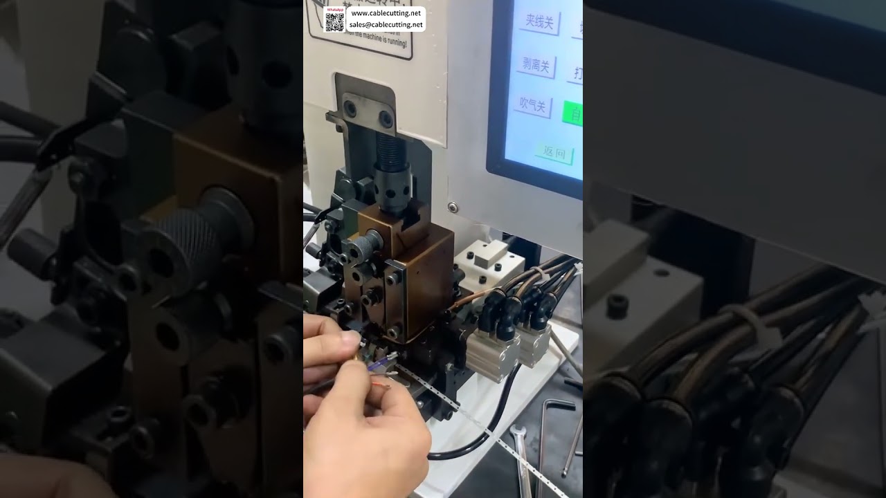 Geïntegreerde draadstrippende en terminalkrimpmachine  Naadloze autokabelboomverwerking